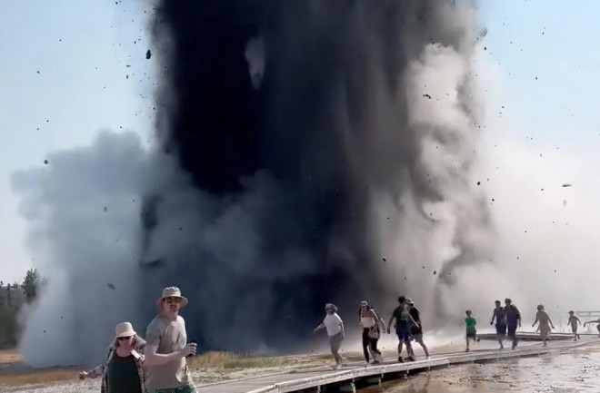 Biscuit Basin Geyser Explosion