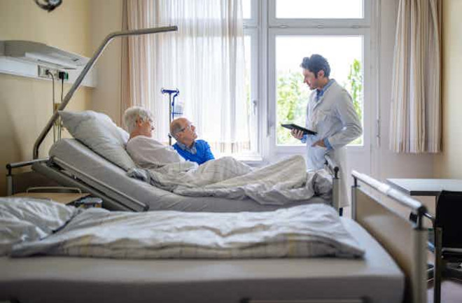 hospital-patients-and-doctor