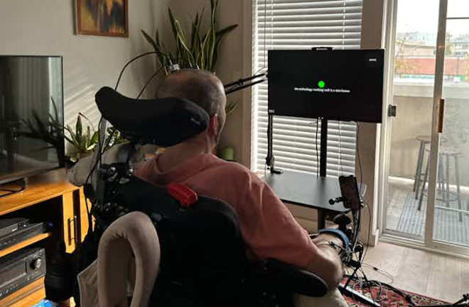 man-with-ASL-using-AI-to-speak