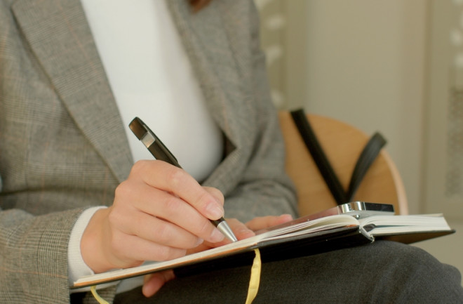 psycologist taking notes