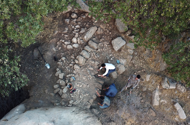 Excavation of the perimeter wall at the entrance to Rabana valley.